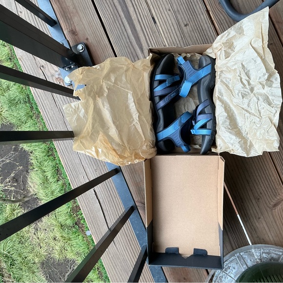 Teva - Picture 4 of 4